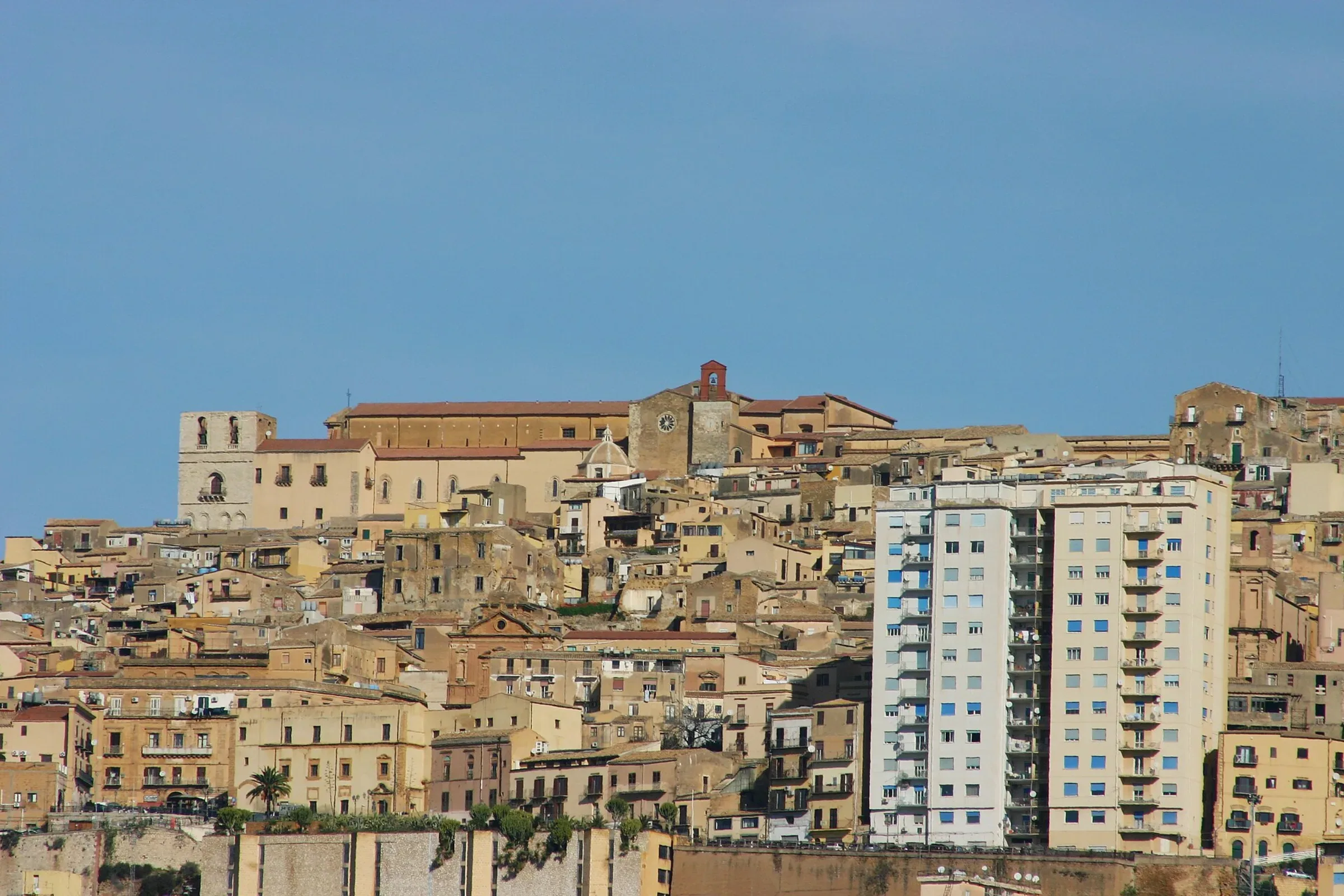 Il centro storico di Agrigento visto dalla Valle dei Templi