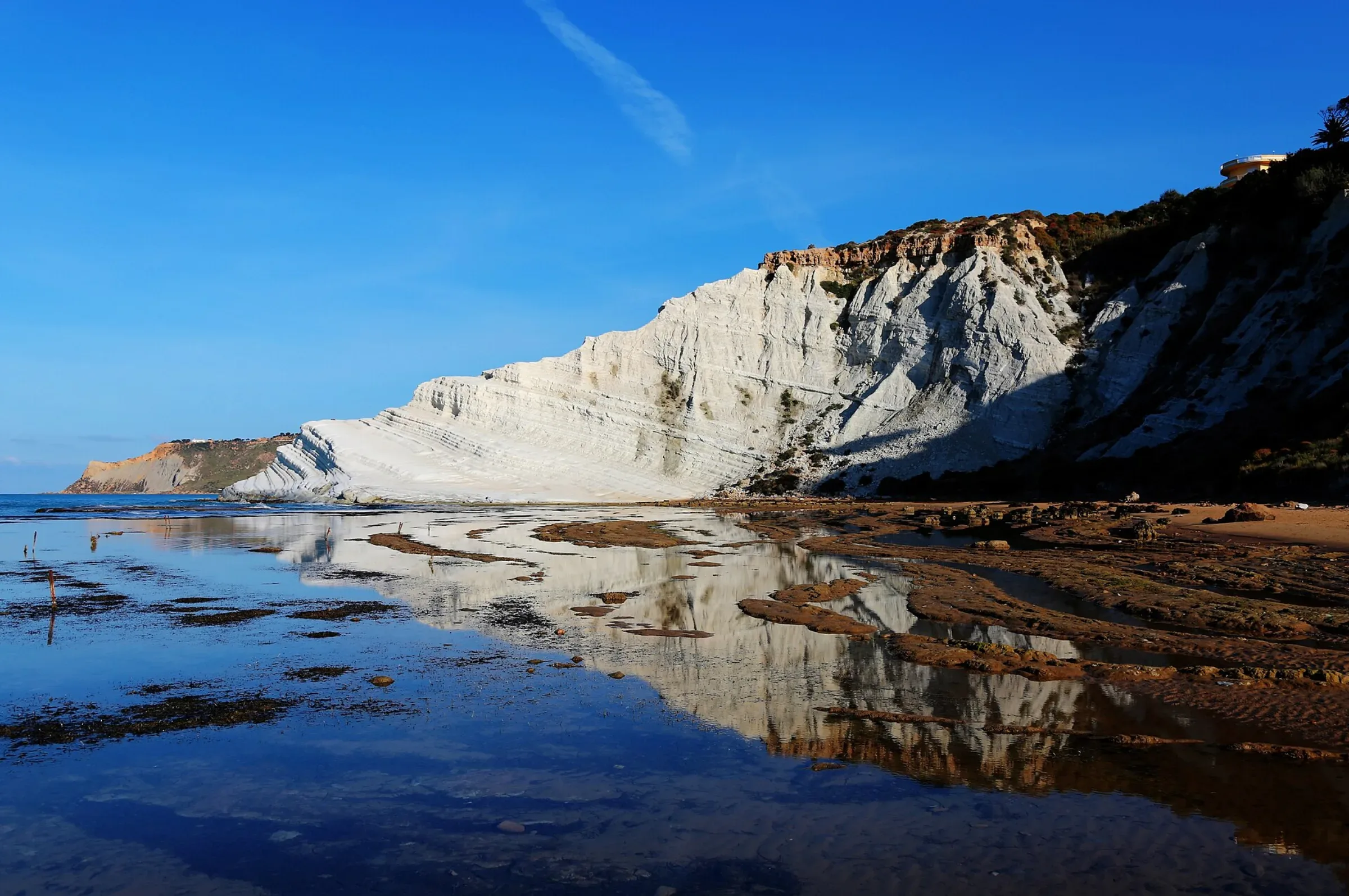 La falesia bianca della Scala dei Turchi sul mare di Realmonte